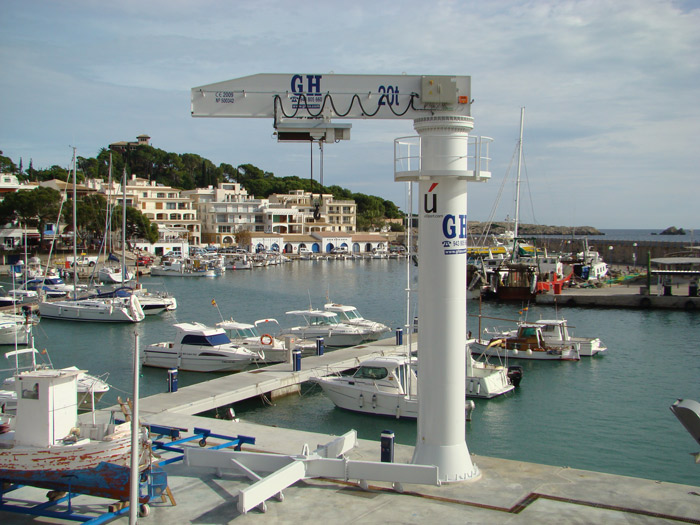 Grue à flèche marine