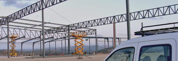 Puentes grúas instalados en Industrias Metálicas Hnos Carvajal empresa de fabricación y montaje de estructuras metálicas y cubiertas