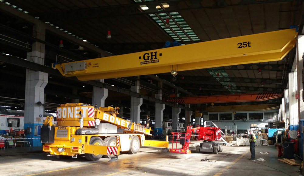 Nueva grúa puente con sincronización de otra existente en los talleres de Renfe de Valencia.