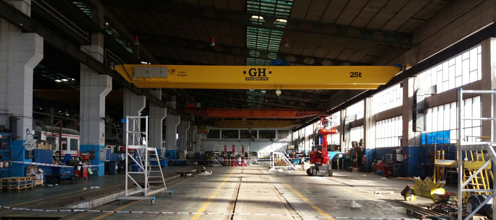 Nueva grúa puente con sincronización de otra existente en los talleres de Renfe de Valencia.