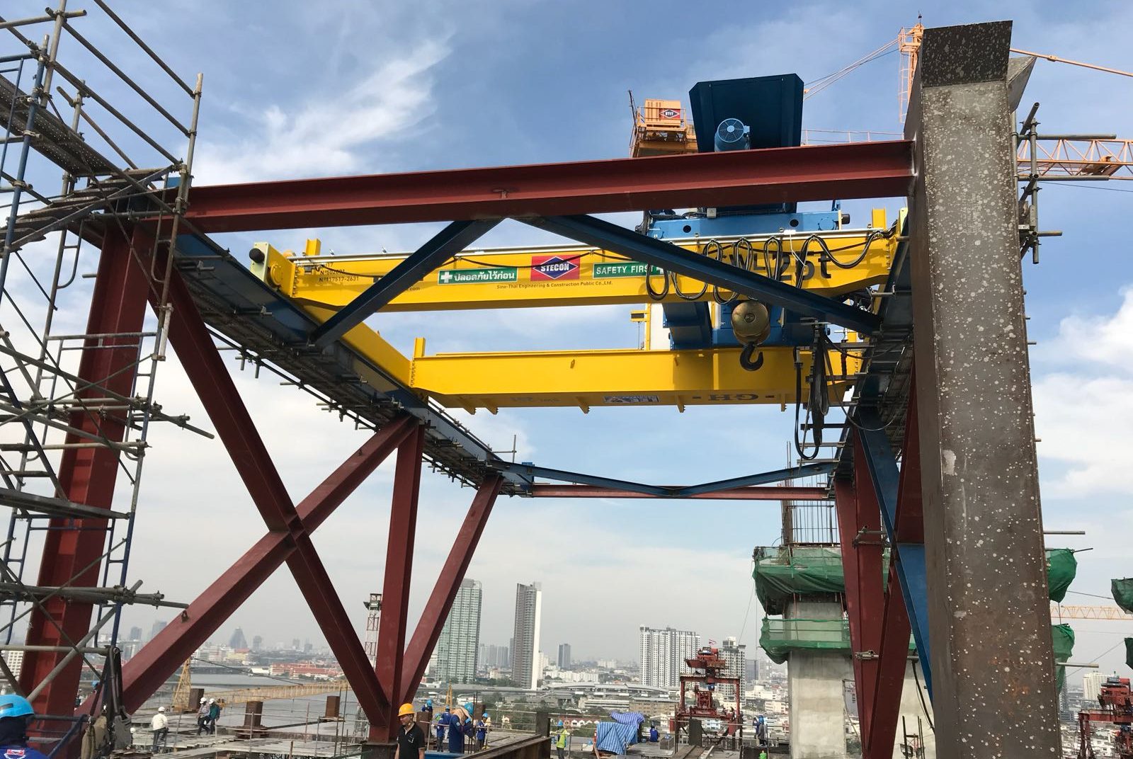 160 tn gantry crane with rotating crab: the market recognizes us. LGH, a new challenge begins in Thailand.