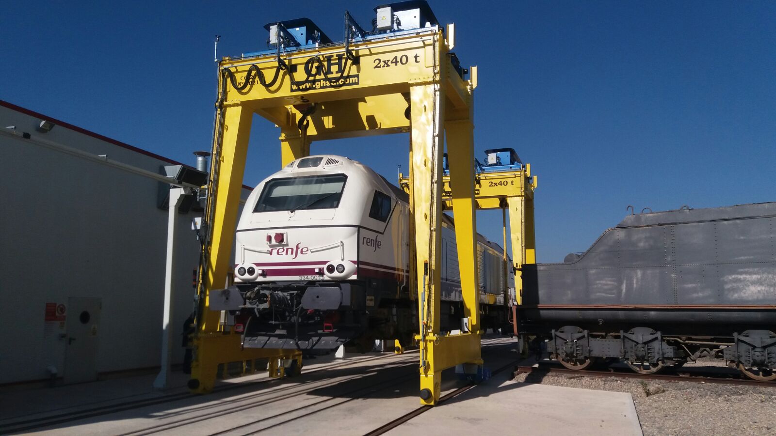 Stadler Valencia grúas pórtico