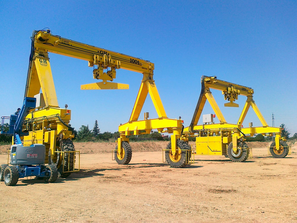 Dos grúas automotor industriales con un polipasto de 100t de capacidad de elevación en Cabezón de Pisuerga. Dos grúas automotor industriales con un polipasto de 100t de capacidad de elevación en Cabezón de Pisuerga.