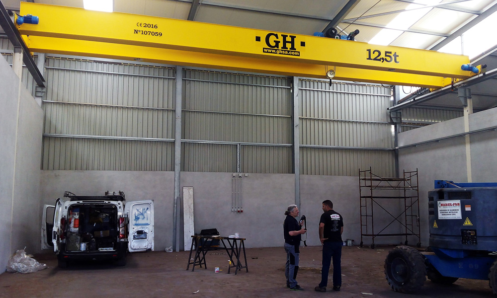 Cliente: Transportes Ferrão & Martins, Lda. Lugar de instalación: Arganil, Portugal. Capacidad: 12,5t. Luz: 14,4 mts. Altura de elevación: 6,06 mts. Cliente: Transportes Ferrão & Martins, Lda. Lugar de instalación: Arganil, Portugal. Capacidad: 12,5t. Luz: 14,4 mts. Altura de elevación: 6,06 mts.