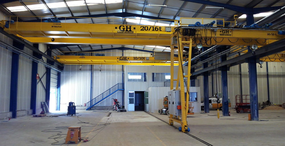 Cliente: GESTAMP AVEIRO - Ind. de Acessórios de Automóveis, S.A. Lugar de instalación: Oliveira de Azeméis, Portugal. Capacidad: 20/16t. Luz: 19 mts. Altura de elevación: 6,06 mts. Cliente: GESTAMP AVEIRO - Ind. de Acessórios de Automóveis, S.A. Lugar de instalación: Oliveira de Azeméis, Portugal. Capacidad: 20/16t. Luz: 19 mts. Altura de elevación: 6,06 mts.