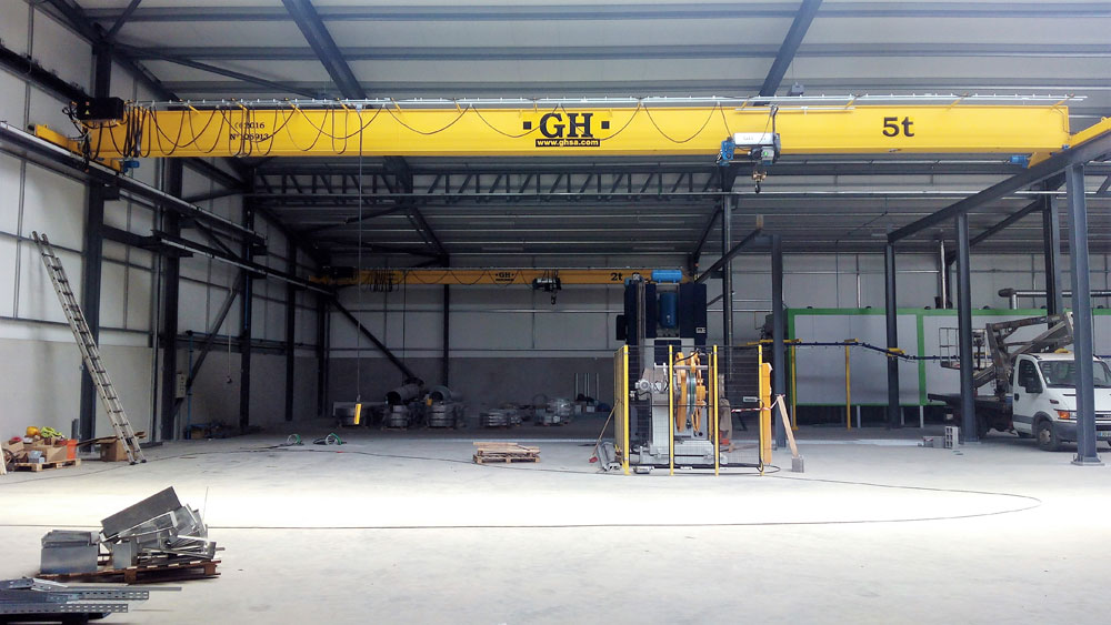 Cliente: LOMBOSER - Metalúrgica, S.A.. Lugar de instalación: Aveiro, Portugal. Capacidad: 5t. Luz: 19,56 mts. Altura de elevación: 5,37 mts. Cliente: LOMBOSER - Metalúrgica, S.A.. Lugar de instalación: Aveiro, Portugal. Capacidad: 5t. Luz: 19,56 mts. Altura de elevación: 5,37 mts.