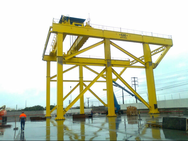 Instalación de grúa puente Birrail con polipasto de 130t de capacidad de elevación y 20m de luz de grúa para Gamesa Eólica Brasil, LTDA. Instalación de grúa puente Birrail con polipasto de 130t de capacidad de elevación y 20m de luz de grúa para Gamesa Eólica Brasil, LTDA.