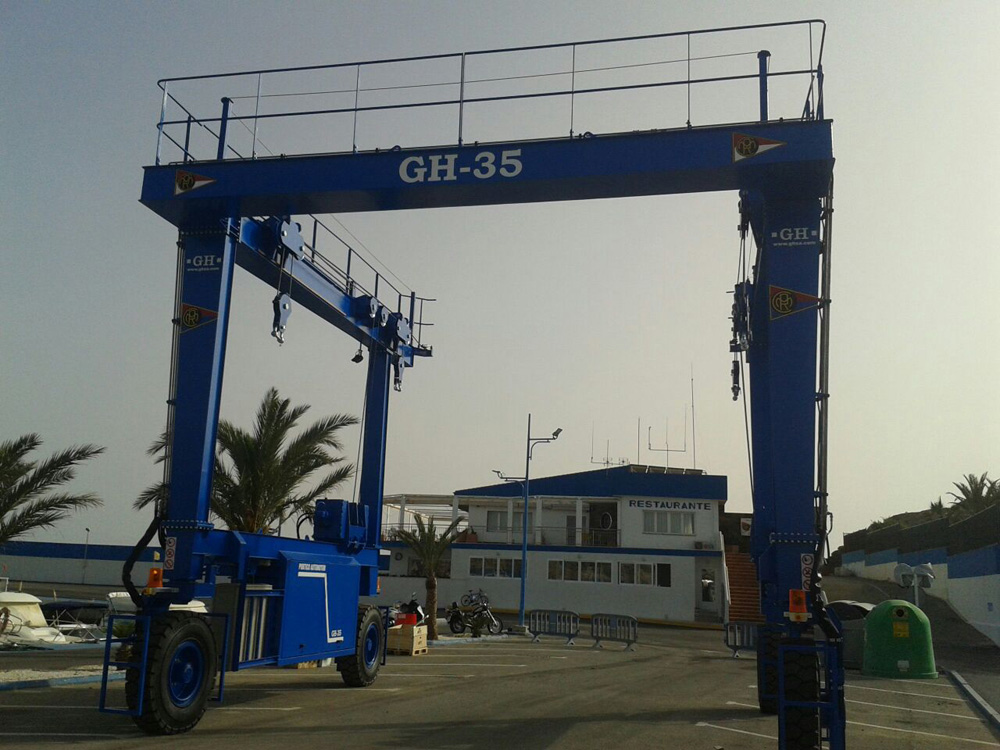 Cliente: Club Náutico Mazarrón. Lugar de instalación: Puerto de Mazarrón (Murcia). Capacidad: 32t. Luz: 6760mm. Cliente: Club Náutico Mazarrón. Lugar de instalación: Puerto de Mazarrón (Murcia). Capacidad: 32t. Luz: 6760mm.