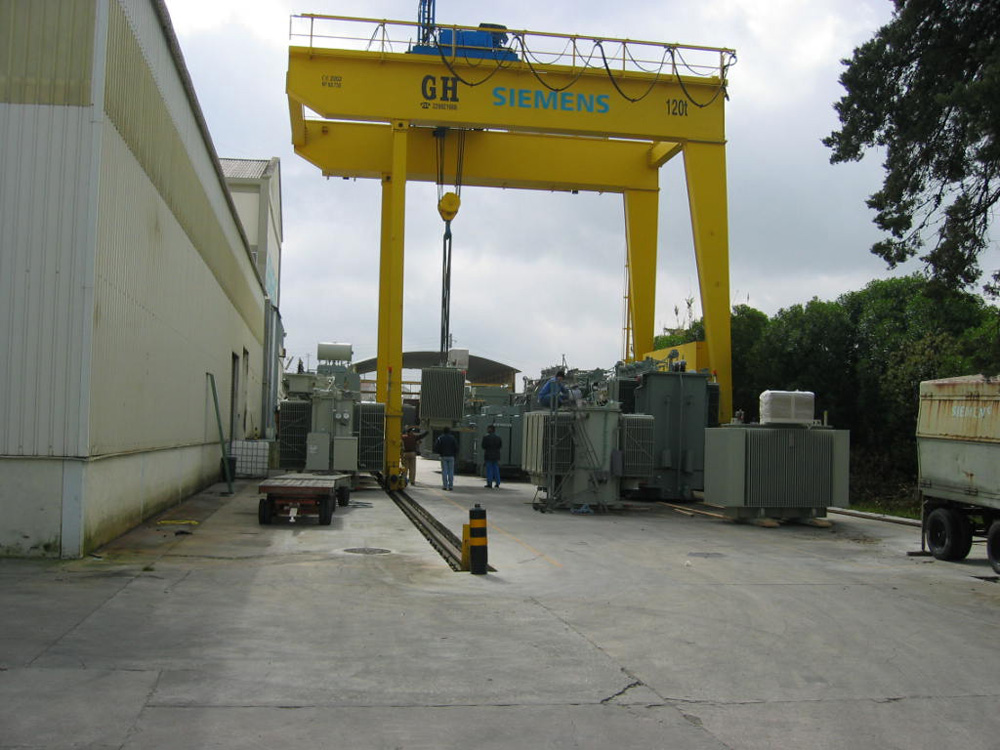 Grúa ménsula con polipasto de 120t de capacidad de elevación para cliente Siemens. Grúa ménsula con polipasto de 120t de capacidad de elevación para cliente Siemens.