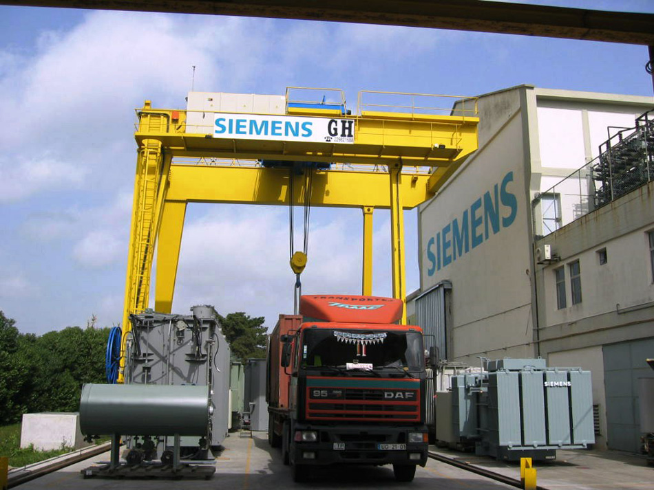 Grúa pórtico para cliente Siemens con polipasto con capacidad para 12t. Grúa pórtico para cliente Siemens con polipasto con capacidad para 12t.