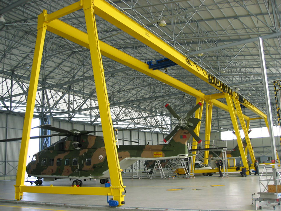 Instalación de pórticos de GH CRANES & COMPONENTS en el sector aeronáutico. Base aérea do Montijo. Instalación de pórticos de GH CRANES & COMPONENTS en el sector aeronáutico. Base aérea do Montijo.