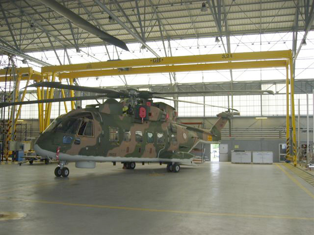 Instalación de pórticos de GH CRANES & COMPONENTS en el sector aeronáutico. Base aérea do Montijo. Instalación de pórticos de GH CRANES & COMPONENTS en el sector aeronáutico. Base aérea do Montijo.