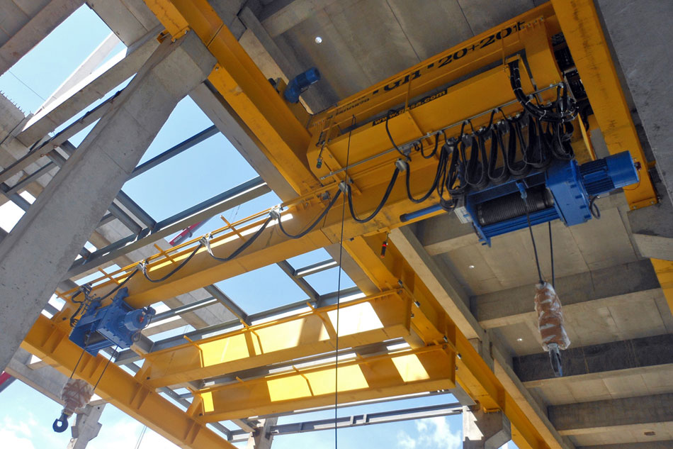 Instalation of 20/20 ton cranes. GH Cranes and Components in the automotive sector. Pirelli - Rusia. Instalation of 20/20 ton cranes. GH Cranes and Components in the automotive sector. Pirelli - Rusia.