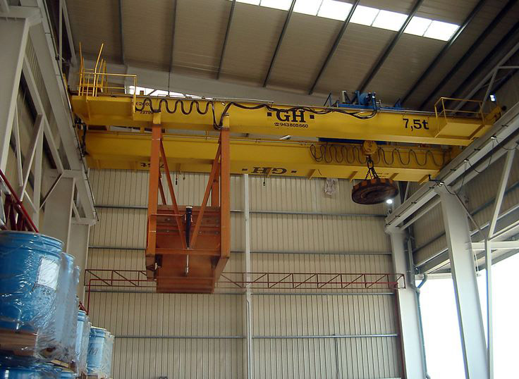 Installation of GH Cranes & Components EOT crane of 7,5t for the foundry sector. Customer: Fundiciones Caetano. Installation of GH Cranes & Components EOT crane of 7,5t for the foundry sector. Customer: Fundiciones Caetano.