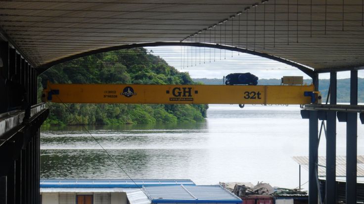 Crane with double hoist of 32t. Crane with double hoist of 32t.
