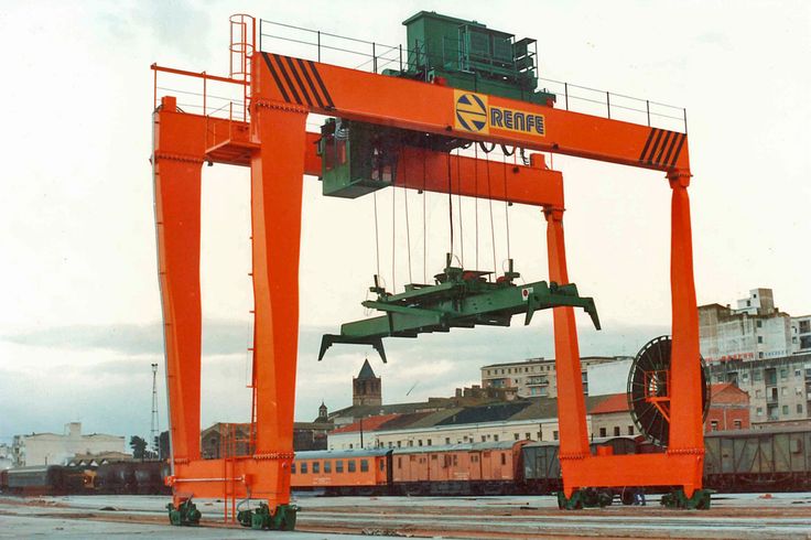 Instalación de pórtico GH CRANES & COMPONENTS para el sector manipulación de contenedores. Renfe. Instalación de pórtico GH CRANES & COMPONENTS para el sector manipulación de contenedores. Renfe.