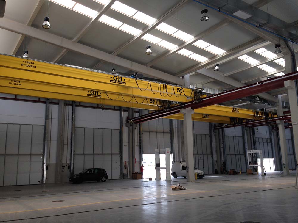 <b>Cliente</b>: Barloworld Finanzauto. <b>Lugar de instalación</b>: Dos Hermanas, Sevilla. <b>Capacidad</b>: 5t. <br>Barloworld Finanzauto - Caterpillar son las nuevas instalaciones en Sevilla , se dedican a mantenimiento y reparación de maquinaria como excavadoras etc, han reformado sus instalaciones en las diferentes delegaciones.