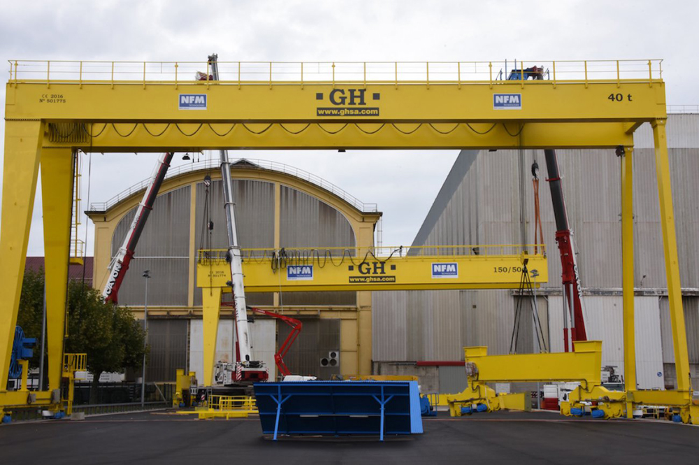Instalación de 2 grúas pórtico con polipasto de 150t/50t y 40t de capacidad de elevación para NFM-Technologies. Instalación de 2 grúas pórtico con polipasto de 150t/50t y 40t de capacidad de elevación para NFM-Technologies.