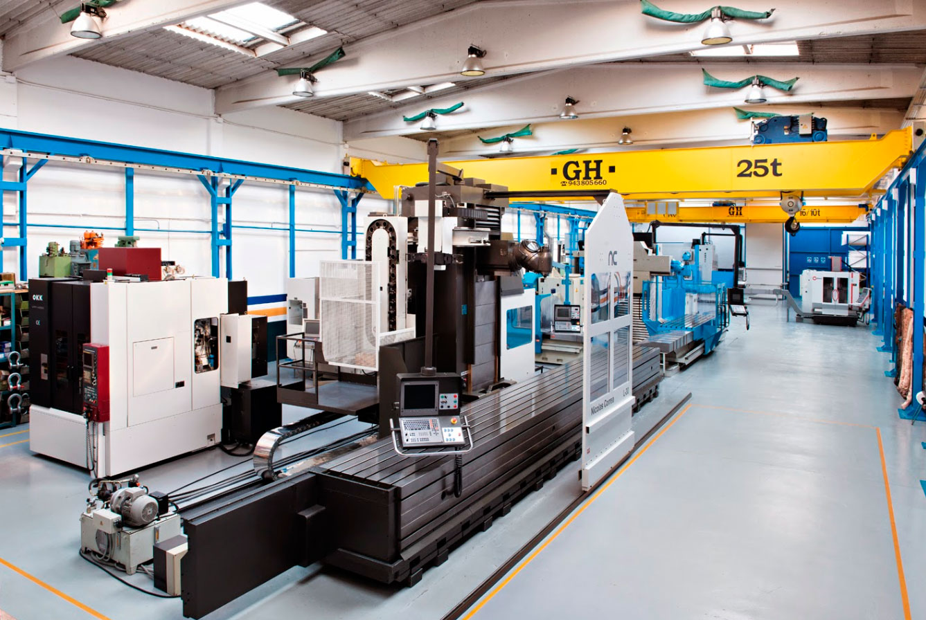 <br>Maquinaria Colas es una empresa dedicada a la compra-venta de maquinaria industrial (fresadoras CNC, tornos CNC, centros de mecanizado, mandrinadoras, rectificadoras), tanto nueva como de segunda mano.Cuenta con varias grúas puente de diferentes capacidades distribuidas en sus más de 5.000 metros cuadrados.