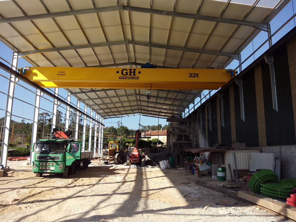 Grúa puente birrail con un polipasto de 32t de capacidad de elevación, luz de grúa de 18,88 metros y altura de elevación de 7,7 metros en Gandra (Paredes, Portugal) para el cliente MARMILAGES - Ind. Com. Mármores e Granitos, Lda.
Más información: www.marmilages.pt Grúa puente birrail con un polipasto de 32t de capacidad de elevación, luz de grúa de 18,88 metros y altura de elevación de 7,7 metros en Gandra (Paredes, Portugal) para el cliente MARMILAGES - Ind. Com. Mármores e Granitos, Lda.
Más información: www.marmilages.pt