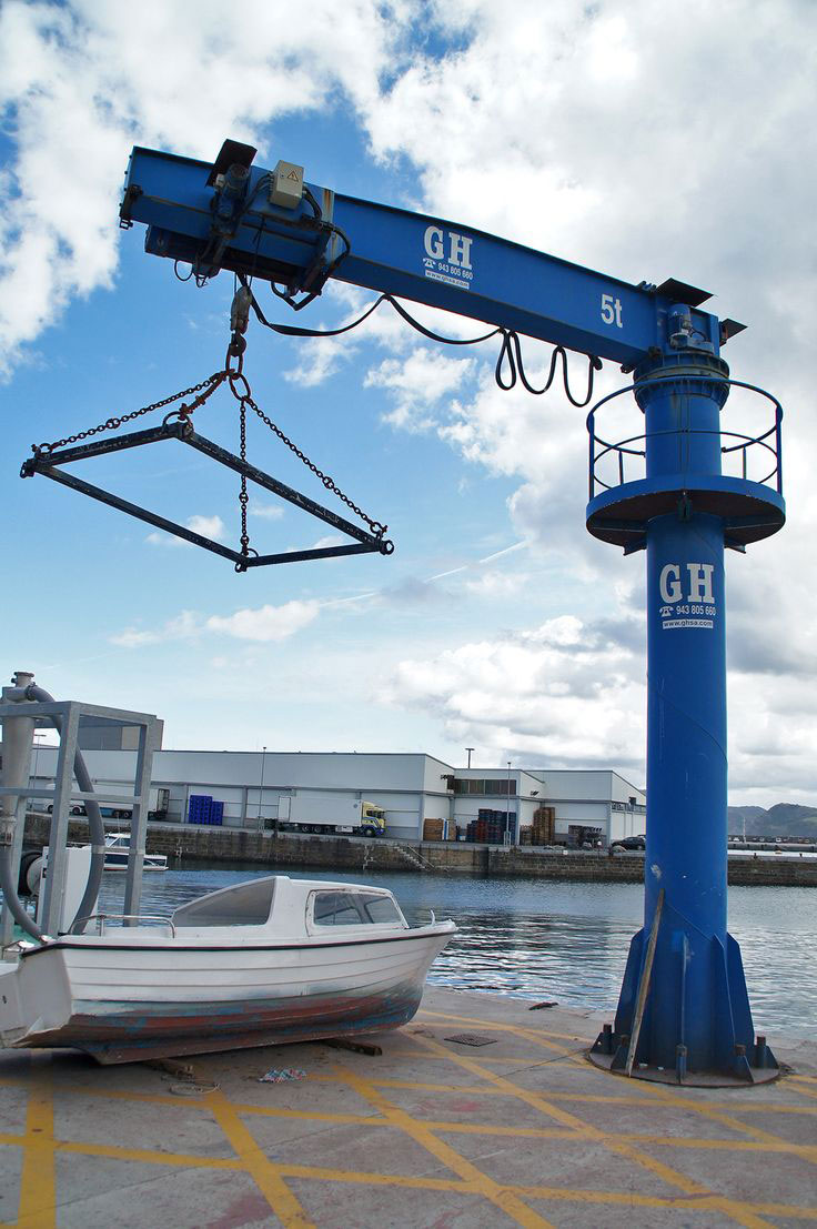 Instalación para el sector náutico de Grúa pluma GH CRANES & COMPONENTS de 5t. para mantenimiento de embarcaciones. Instalación para el sector náutico de Grúa pluma GH CRANES & COMPONENTS de 5t. para mantenimiento de embarcaciones.