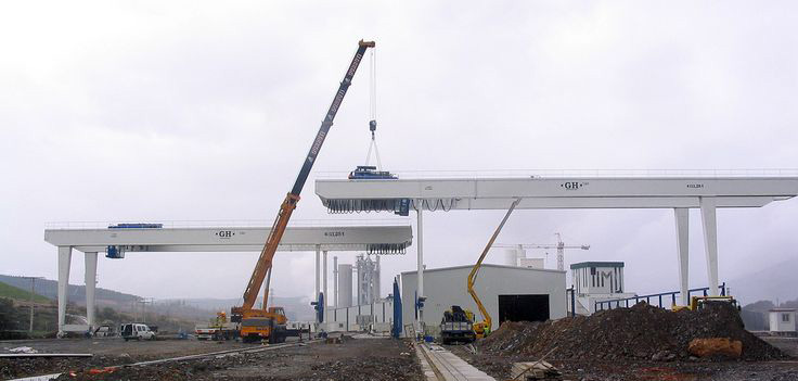 Montaje de carros sobre pórticos GH CRANES & COMPONENTS de 4x11,25t. para el sector de obras públicas. Montaje de carros sobre pórticos GH CRANES & COMPONENTS de 4x11,25t. para el sector de obras públicas.