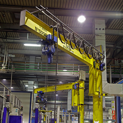 Instalación de varias plumas columna instaladas en Ulma Forjas. Instalación de varias plumas columna instaladas en Ulma Forjas.