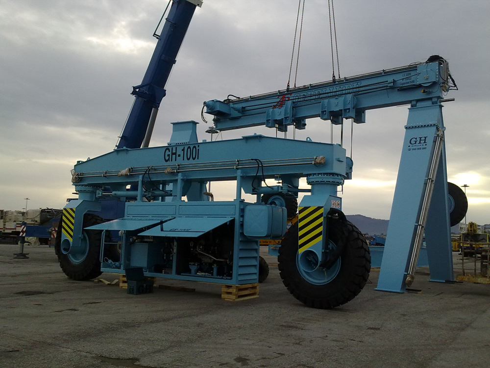 Grúa pórtico automotor industrial de GH CRANES & COMPONENTS de 2x50 toneladas instalado en Santander. Grúa pórtico automotor industrial de GH CRANES & COMPONENTS de 2x50 toneladas instalado en Santander.