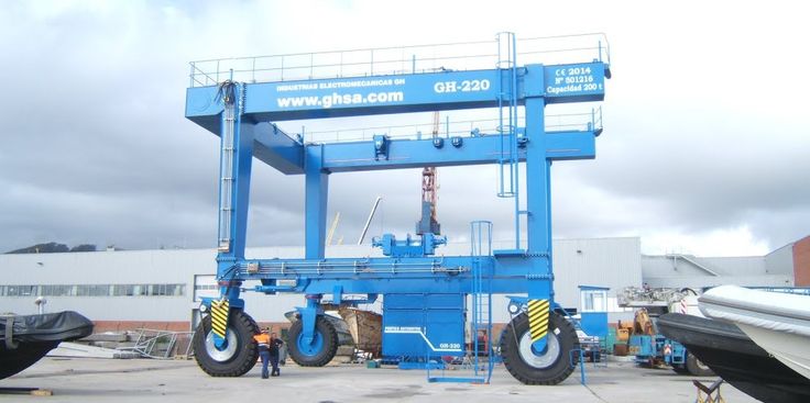 Automotive portal crane, Vianapesca. Automotive portal crane, Vianapesca.