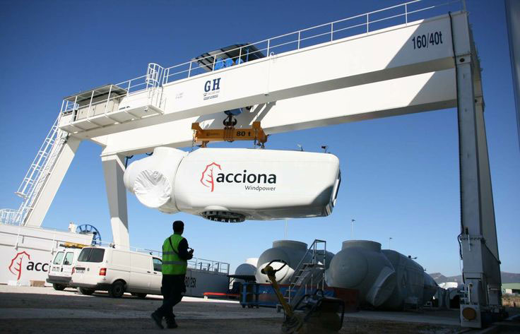 Pórtico con capacidad de 160/40t. para el sector eólico. Acciona. Pórtico con capacidad de 160/40t. para el sector eólico. Acciona.