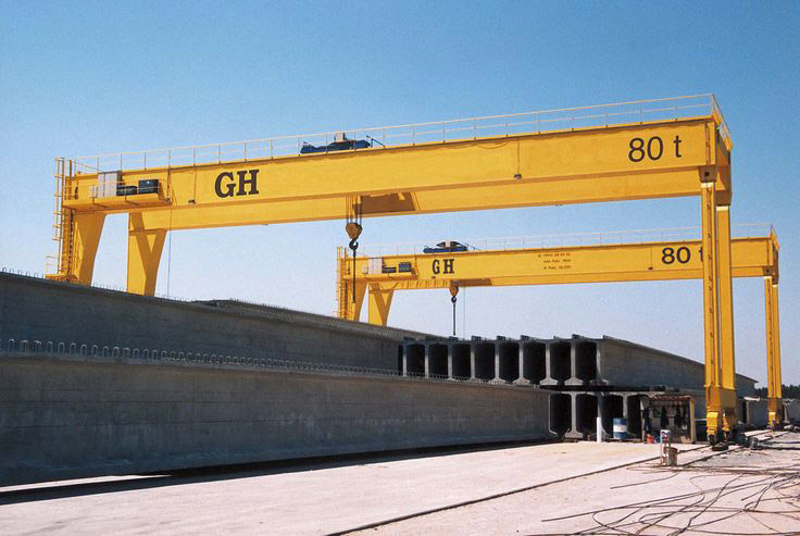 Instalación de dos pórticos GH CRANES & COMPONENTS de 80t. para el manejo de vigas prefabricadas de hormigón. Instalación de dos pórticos GH CRANES & COMPONENTS de 80t. para el manejo de vigas prefabricadas de hormigón.