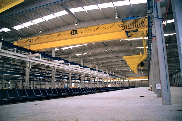 Instalación de grúa GH CRANES & COMPONENTS de 20t. con tolva, para la fabricación de prefabricados. Prethor. Instalación de grúa GH CRANES & COMPONENTS de 20t. con tolva, para la fabricación de prefabricados. Prethor.