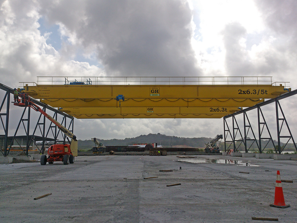 Instalación de 2 grúas puente con polipasto de 6,3t de capacidad de elevación para el proyecto del puente de Panamá. Instalación de 2 grúas puente con polipasto de 6,3t de capacidad de elevación para el proyecto del puente de Panamá.