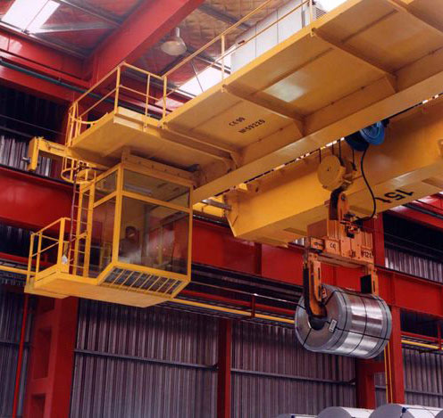 Detalle de cabina y utillaje para el manejo de bobinas, en grúa GH CRANES & COMPONENTS de 15t. para trabajos en el sector de siderurgia. Detalle de cabina y utillaje para el manejo de bobinas, en grúa GH CRANES & COMPONENTS de 15t. para trabajos en el sector de siderurgia.