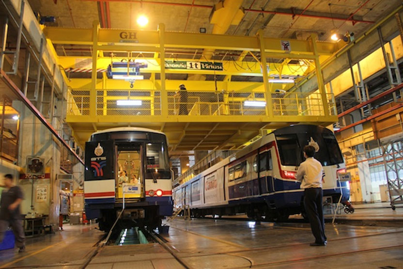 EOT crane with a 1t hoist for trains in Thailand. EOT crane with a 1t hoist for trains in Thailand.