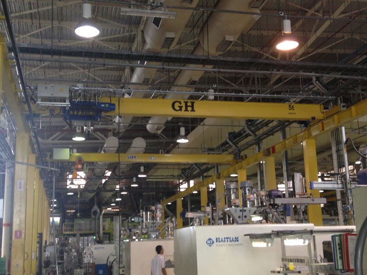 EOT crane with a 5t hoist for Valeo. EOT crane with a 5t hoist for Valeo.